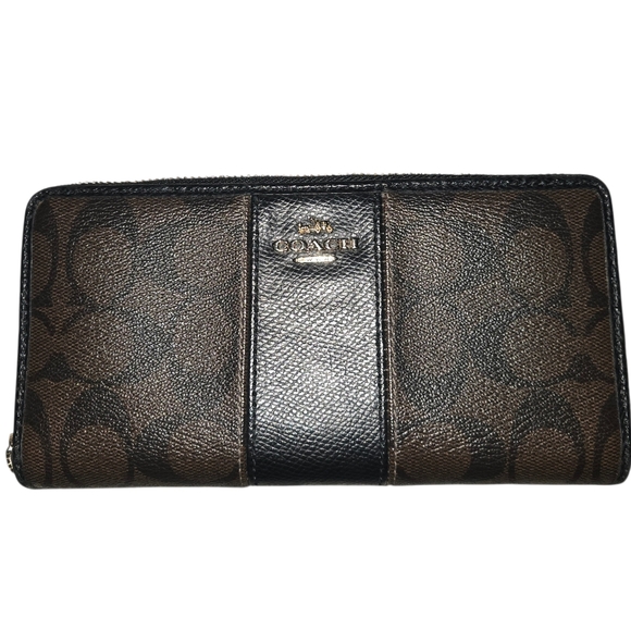 Coach Handbags - Coach Long Wallet
